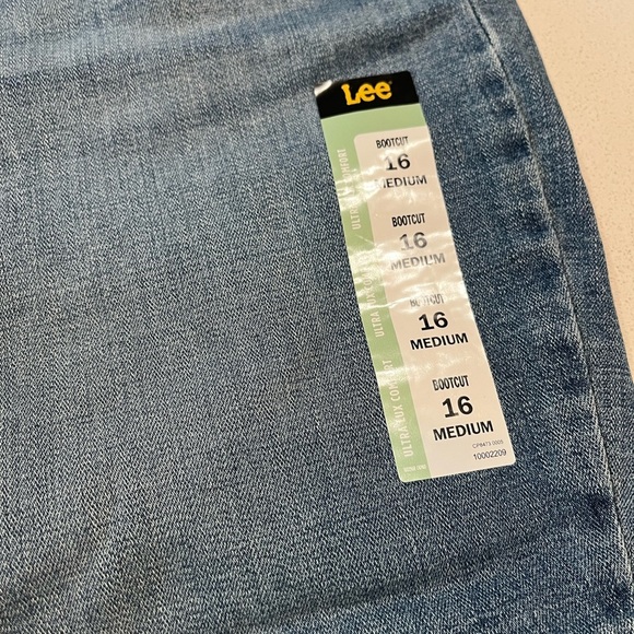 NEW Lee Ultra Lux Comfort Mid Rise BootCut Jeans- 16 Medium - Picture 11 of 13
